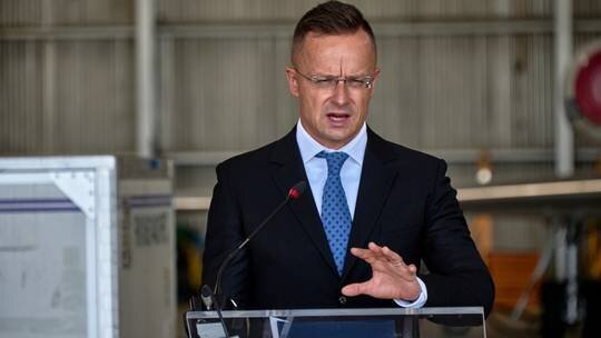 بوداپست: اتحادیه اروپا به جای صلح، خود را برای «جنگی طولانی» در اوکراین آماده میکند بوداپست: اتحادیه اروپا به جای صلح، خود را برای «جنگی طولانی» در اوکراین آماده میکند