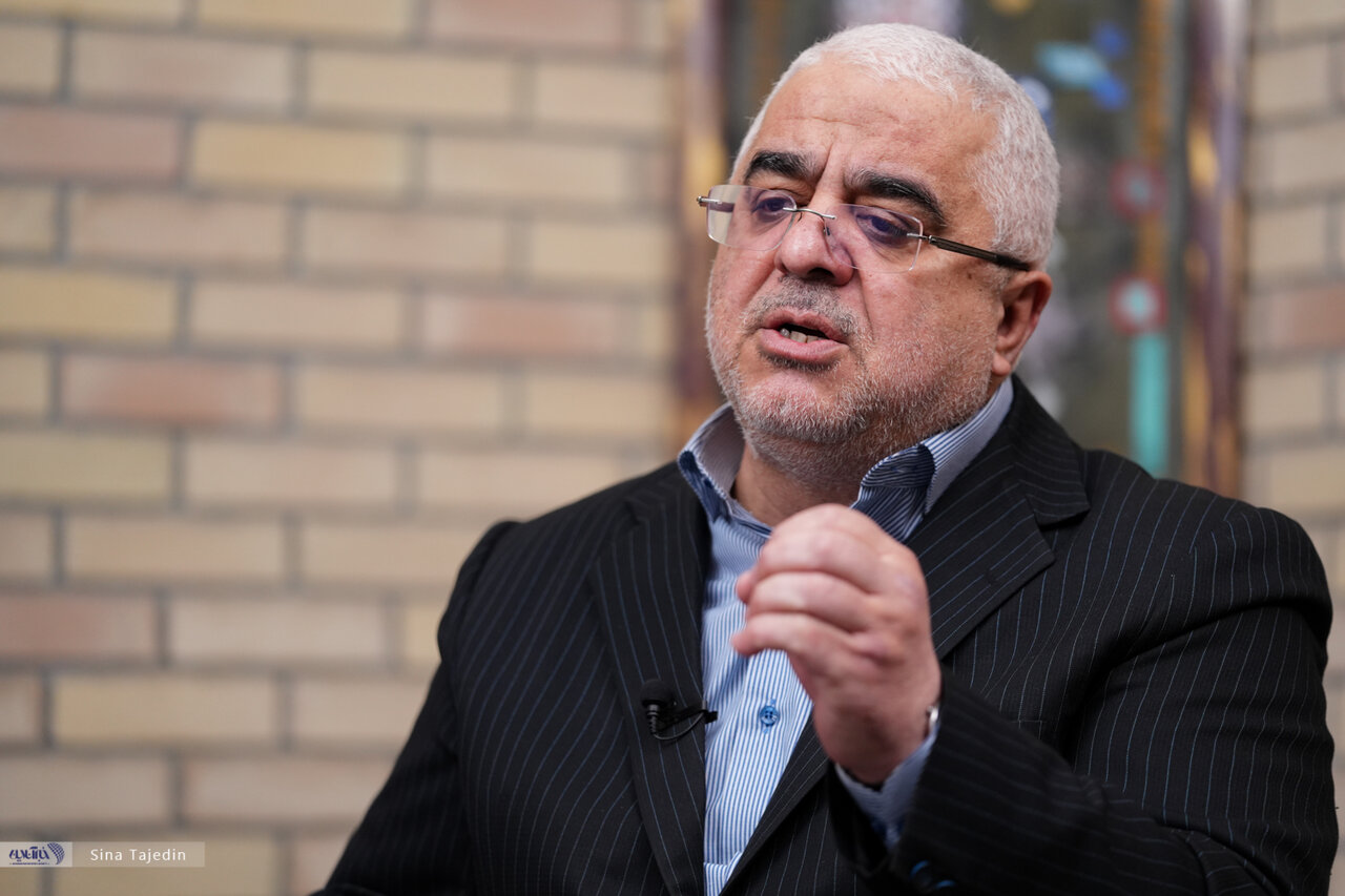 جعفرزاده ایمن آبادی: کسی که میگوید رئیس جمهور جاسوس است، به نتانیاهو خدمت کرده است/ هر وقت دیدید اسکناس نو در دستتان است، یک گوشه بنشینید و گریه کنید جعفرزاده ایمن آبادی: کسی که میگوید رئیس جمهور جاسوس است، به نتانیاهو خدمت کرده است/ هر وقت دیدید اسکناس نو در دستتان است، یک گوشه بنشینید و گریه کنید