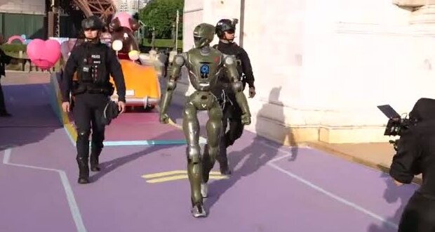 چین از «آواتار» رونمایی کرد/ سرباز آهنی با حرکات انسان می‌جنگد!